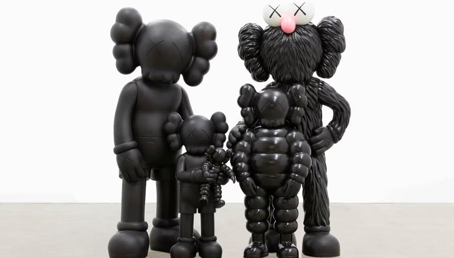 KAWS 於加拿大開設首展!70件作品大集合,從巨型雕像到毛絨玩具雙人沙發都有!