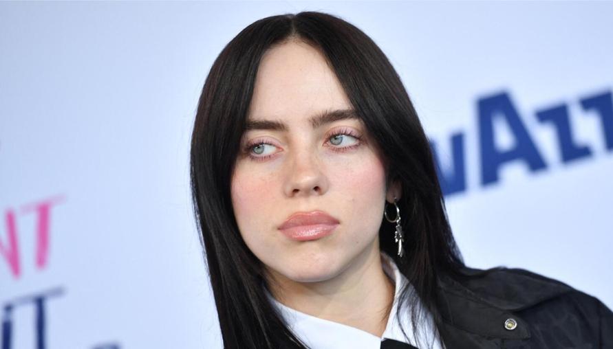 Billie Eilish 於 2024 Coachella 音樂節驚喜發布全新專輯曲目