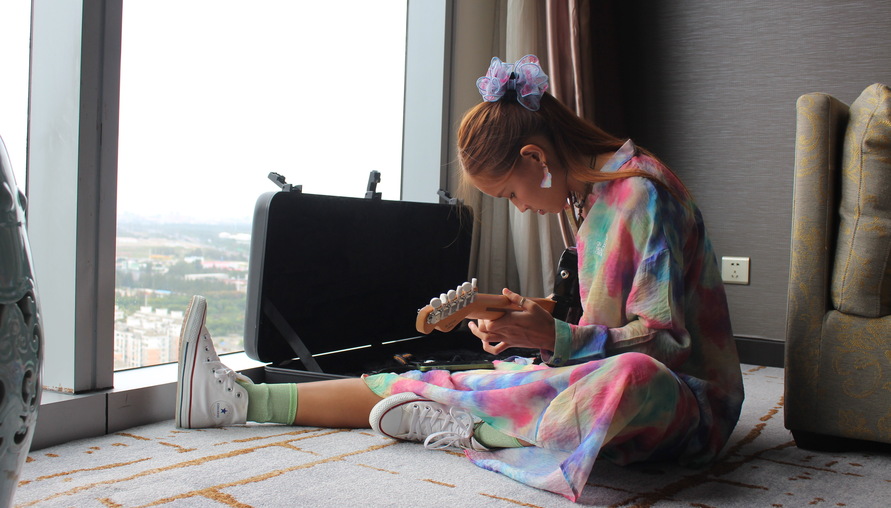 金音獎新星LÜCY斬獲全球榮耀,加入《Fender Next》計劃展開國際音樂之旅