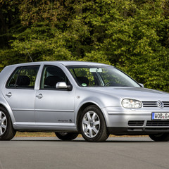 第四代 Golf 設計出成為 Volkswagen 日後標誌特色的 C 柱，在外型上帶來新的改變，受設計大師譽為時髦風格代表，並且首度採用了雙離合器變速箱，有效提升換檔速度且降低油耗。